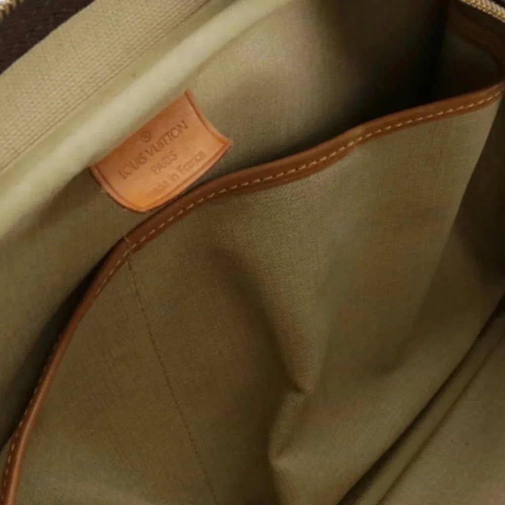 Vintage Classic: Louis Vuitton Deauville Handbag